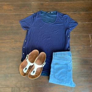 Women’s T-shirt with side snaps